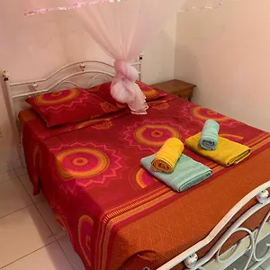https://a-deux-pas-de-la-plage.comcaribbean.com